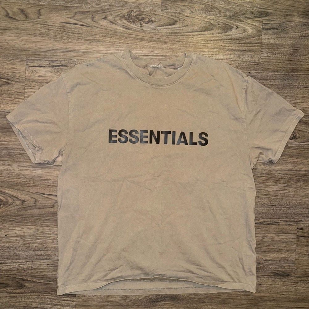 Essential short sleeve tee shirt men's size Medium In Moss Missing Tag